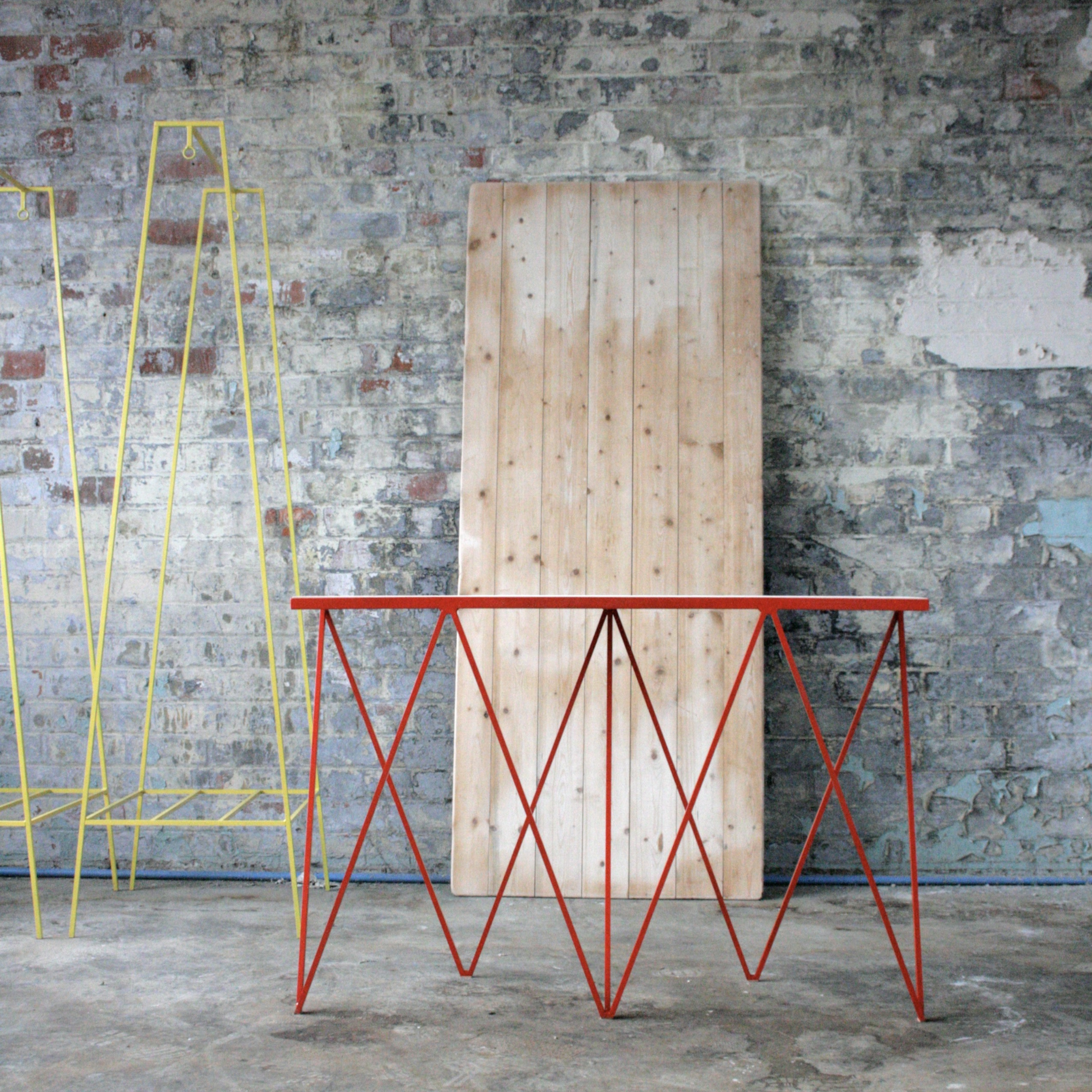 Giraffe Console Table - Birch plywood top
